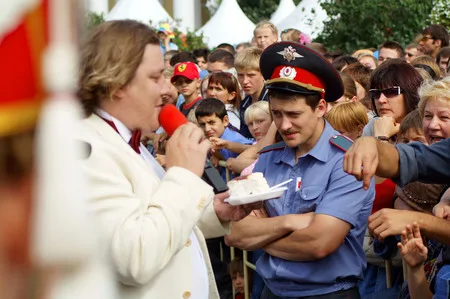 Ice cream holiday at Russia’s Main Exhibition. Кадр 14