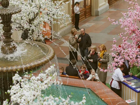 Near fountain. Кадр 4