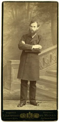 Модель художника в объективе фотоаппарата. Кадр 4