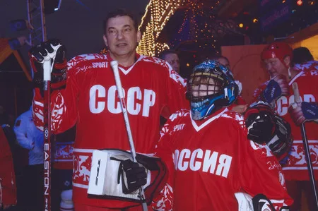 Легенды хоккея на Красной площади. Открытие первого катка на Красной площади. Кадр 3