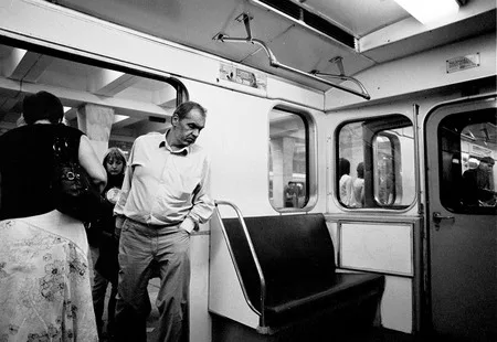 Moscow. Subway. People. Кадр 1