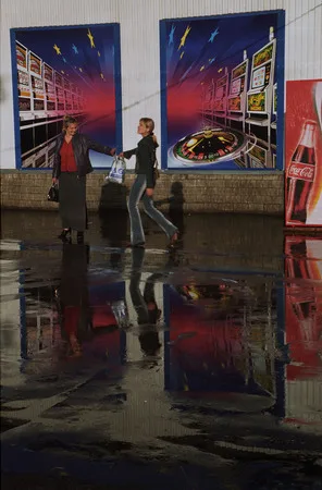 Bypassers. Кадр 13