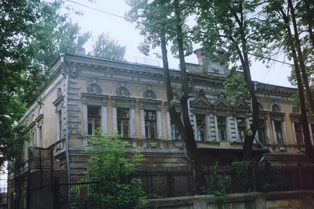 City gray age. Кадр 4
