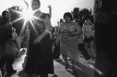 Dancing at Alexandrovsky Garden. Кадр 2
