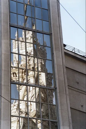 Mirror Moscow. Кадр 8