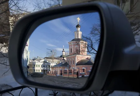 Moscow in a car mirror. Кадр 4