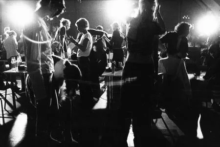 Behind side scenes AlboMODA 2001. Кадр 3