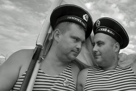 When sailors are singing. Кадр 5