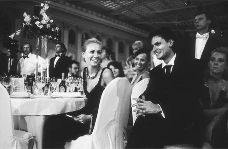 At Wien ball. Кадр 8