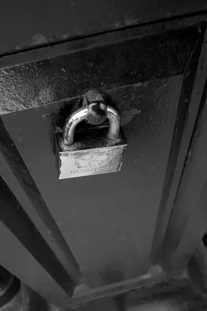 Lock for luck. Кадр 5