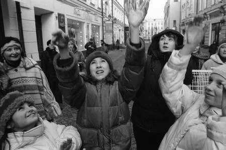 Голуби в Столешниковом. Кадр 4