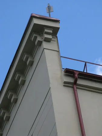 Cornices. Кадр 8