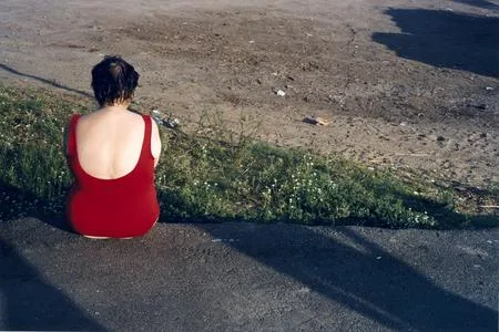 People in red. Кадр 8