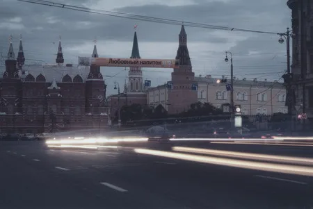 Tverskaya street runs and doesn’t know where to. Кадр 7