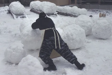 Snow people. Кадр 7