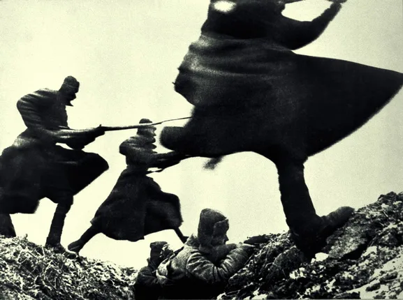 Russia. XX century in photographs. 1941—1945. Кадр 4