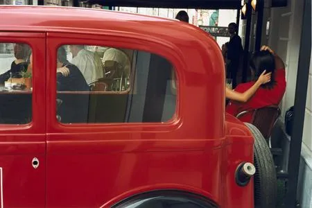 People in red. Кадр 7