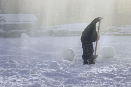 Snow people. Кадр 8