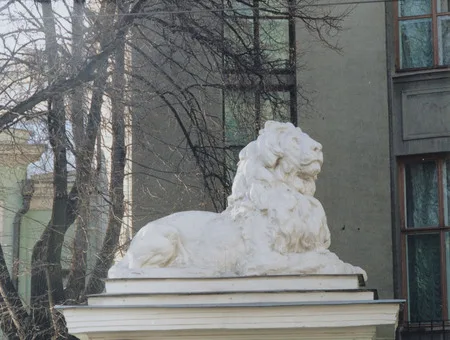 Lions images in an architectural decor of the Moscow. Кадр 11