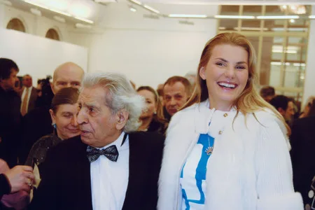 Anniversary. Even at the age of 90 the artist Nickolai Nikogosyan enjoys great popularity among women. Кадр 2