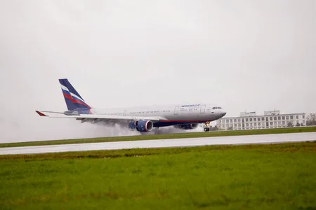 Airport. Rain. Кадр 2