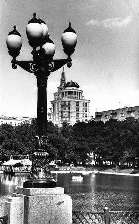 Иду, шагаю по Москве. Кадр 1