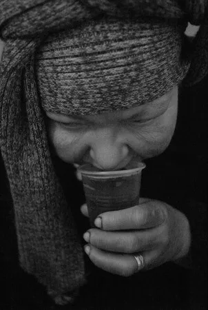 Dispensation of food in Moscow temples. Кадр 2