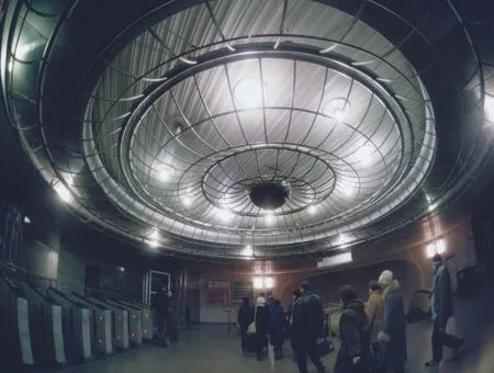 The underground. Decorative excesses of the fifties. Кадр 6