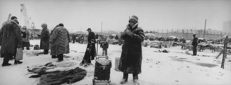 One day at the flea market. Кадр 12