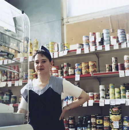Saleswomen. Кадр 6