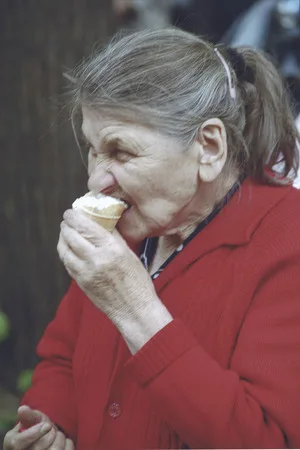 An ice-cream party. Кадр 5