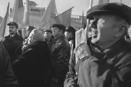 Вне офиса. Кадр 3