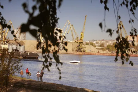 Port in autumn colour. Кадр 7