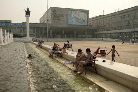 Moscow, Africa. Кадр 2