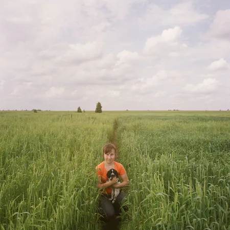 Alone in the field. Кадр 3