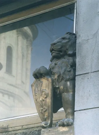 Lions images in an architectural decor of the Moscow. Кадр 5
