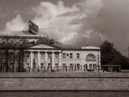 Набережная Москвы-реки. Кадр 9