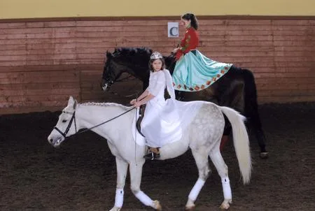 Everyday lives and holidays of a hippodrome. Кадр 9