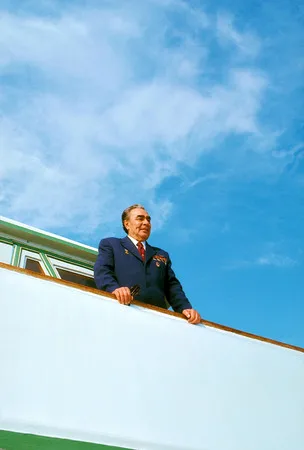 BACK IN THE USSR. Кадр 1