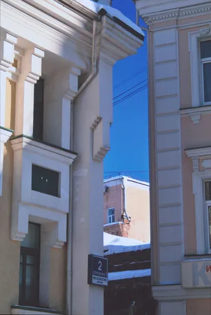 Город и небо. Кадр 6