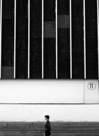 Lost in the city. Кадр 2