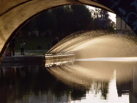 The charms of the light and the water. Кадр 10