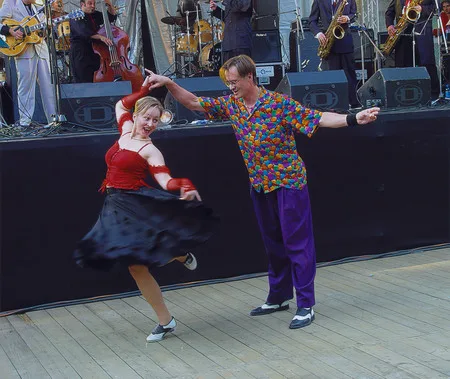 Dance everyone. Кадр 11