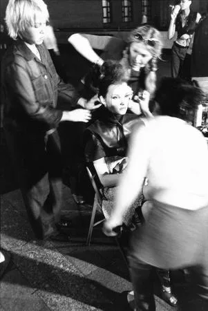 Behind side scenes AlboMODA 2001. Кадр 4