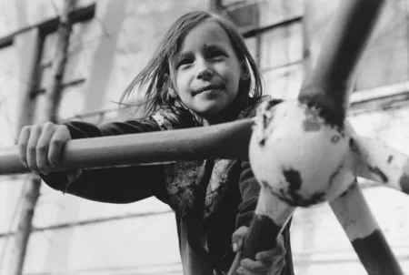 The childhood with a view on the Temple. Кадр 6