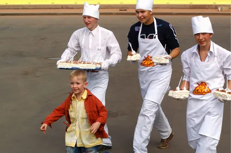 Ice cream holiday at Russia’s Main Exhibition. Кадр 4