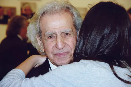 Anniversary. Even at the age of 90 the artist Nickolai Nikogosyan enjoys great popularity among women. Кадр 4