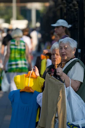 Chronicle of the street trading. Кадр 1
