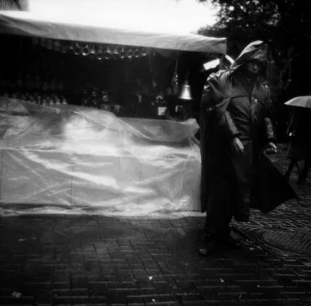 Streets in portraits. Sellers. Кадр 2