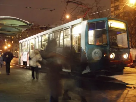 Along city rails. Кадр 8